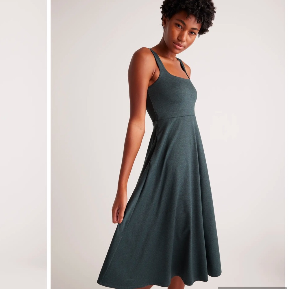 NEW!!! Quince size medium NAVY  Flowknit Breeze Fit & Flare Dress